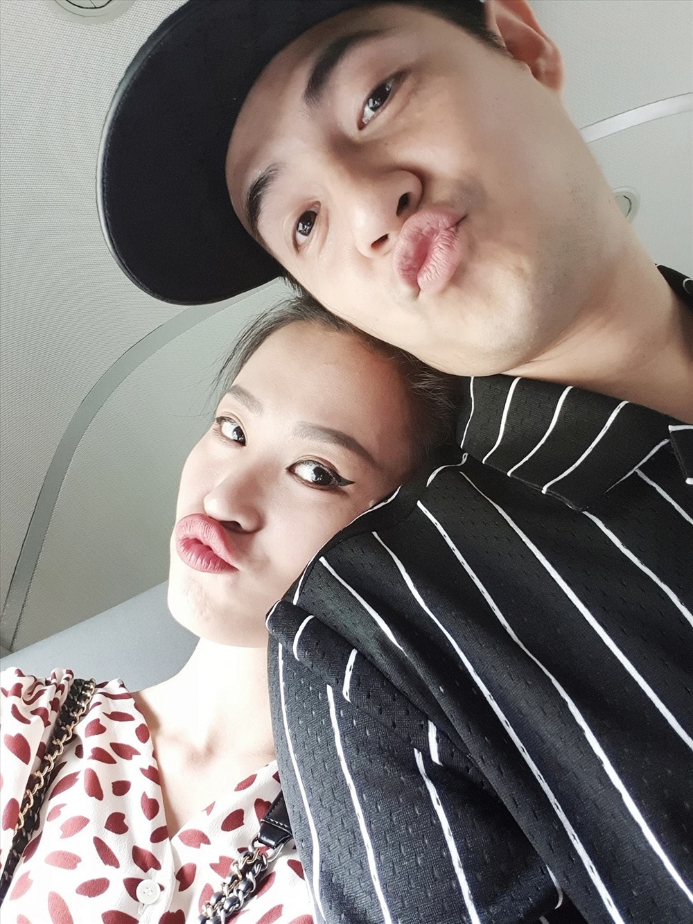 Đông Nhi - Ông Cao Thắng luôn đồng hành và bên cạnh nhau mọi lúc mọi nơi. Ảnh: FBNV.