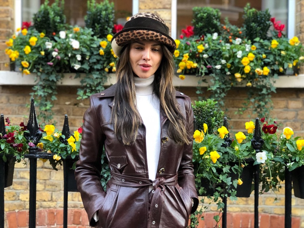 Eiza González sinh năm 1990 là diễn viên kiêm ca sĩ nổi tiếng ở Mexico.