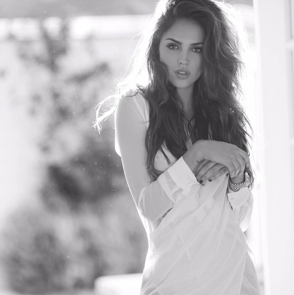 Trang Instagram cá nhân của Eiza González thu hút lượng fan rất đông đảo, lên tới hơn 4,7 triệu lượt theo dõi. Số lượng này đã tăng đột biến kể từ khi cô nàng xuất hiện trong bộ phim Fast and Furious: Hobbs and Shaw.
