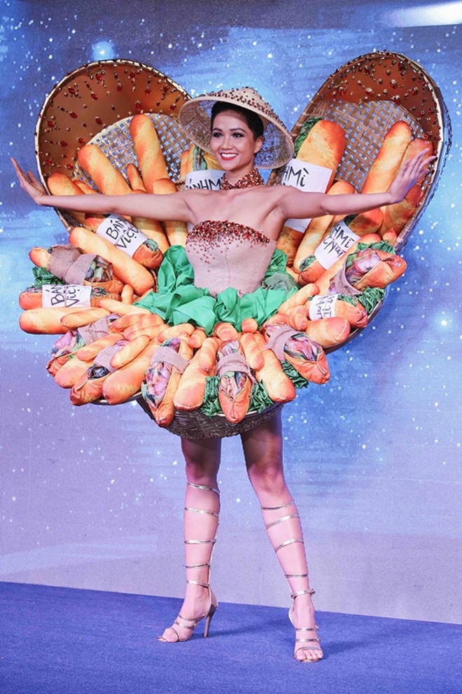 “Bánh mì” từng gây nhiều tranh cãi. Ảnh: MUVN.