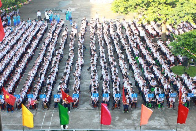 Nhu cầu học bán trú cao, trong khi nhà trường không thể mở rộng (ảnh Nhật Hồ)