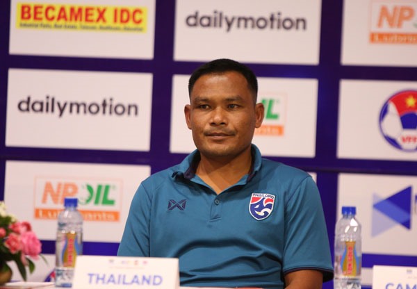 Truyền thông xứ Chùa vàng sốc nặng, quy trách nhiệm cho HLV Ithsara sau thất bại lịch sử của U18 Thái Lan. Ảnh: VFF