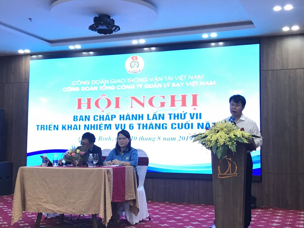 Đồng chí Đỗ Nga Việt, Ủy viên Ban cán sự Đảng Bộ Giao thông Vận tải, Chủ tịch Công đoàn Giao thông Vận tải Việt Nam phát biểu tại hội nghị. Ảnh: Quốc Thế