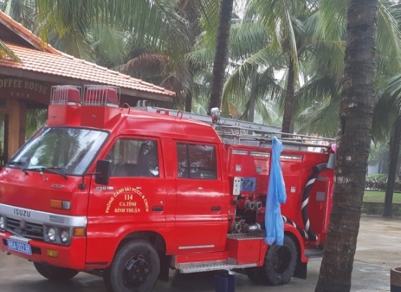 Phương tiện của lực lượng cứu hộ tại bãi biển xảy ra vụ đuối nước.