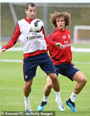 David Luiz có buổi tập đầu tiên cùng những người đồng đội mới như Reiss Nelson hay Henrik Mkhitarian (dưới). Ảnh: Getty.