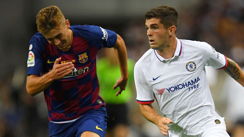 Pulisic (phải) dần hòa nhập với đội bóng mới những trận giao hữu trước mùa giải. Ảnh: goal.com