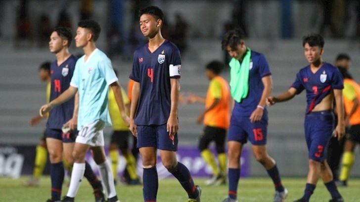 Không chỉ mất chức vô địch trên sân nhà, U15 Thái Lan còn để lại hình ảnh xấu xí vì hành vi đánh nhau. Ảnh: Siam Sport