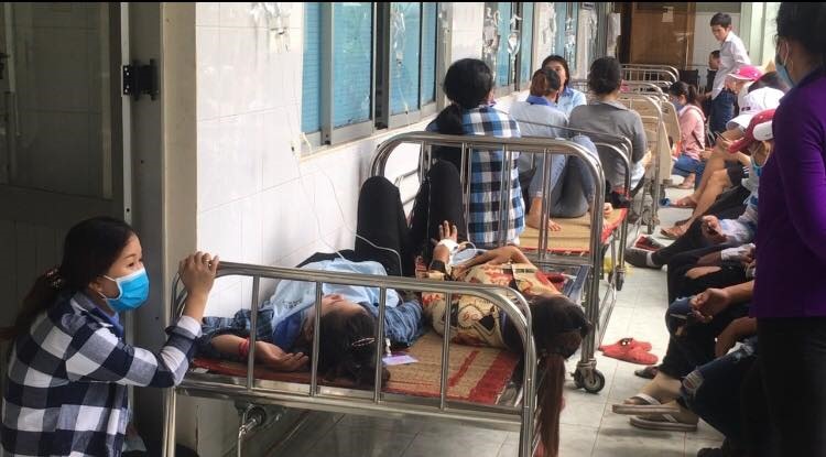 53 công nhân ở sát công ty xịt mối mọt cũng bị nhập viện với các triệu chứng tương tự.