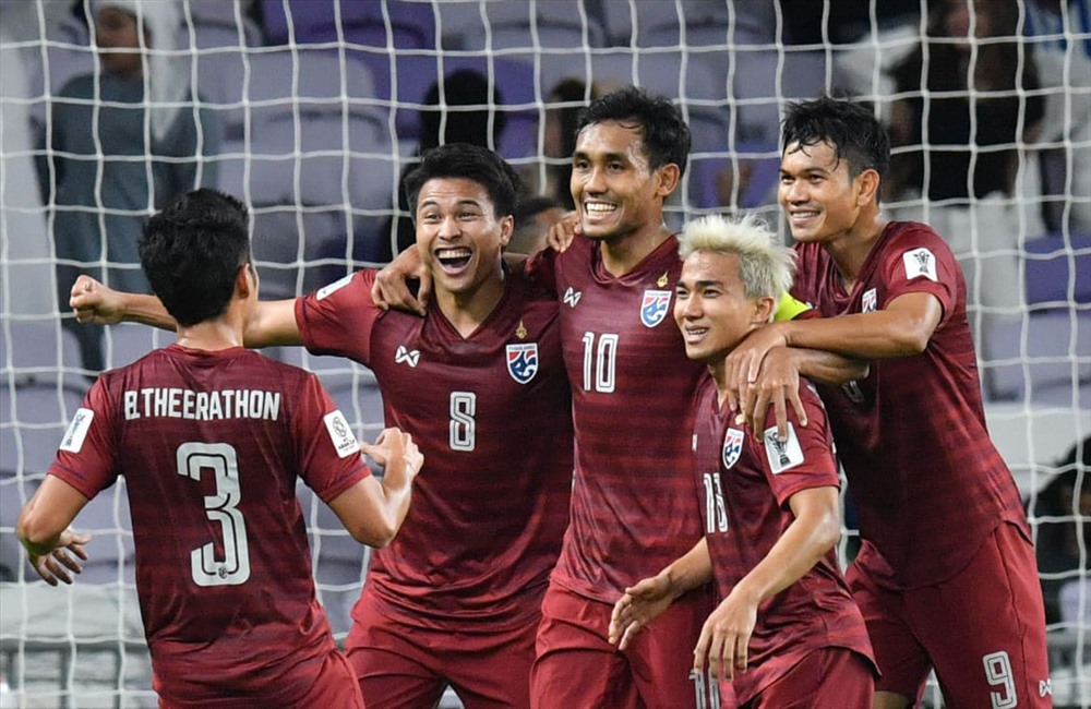 Lối chơi của ĐT Thái Lan ít nhiều phụ thuộc vào phong độ của Chanathip Songkrasin. Ảnh: AFC