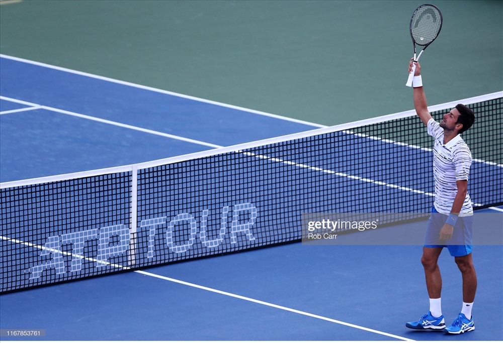 Nole khai vợt khá chật vật. Ảnh: Getty.