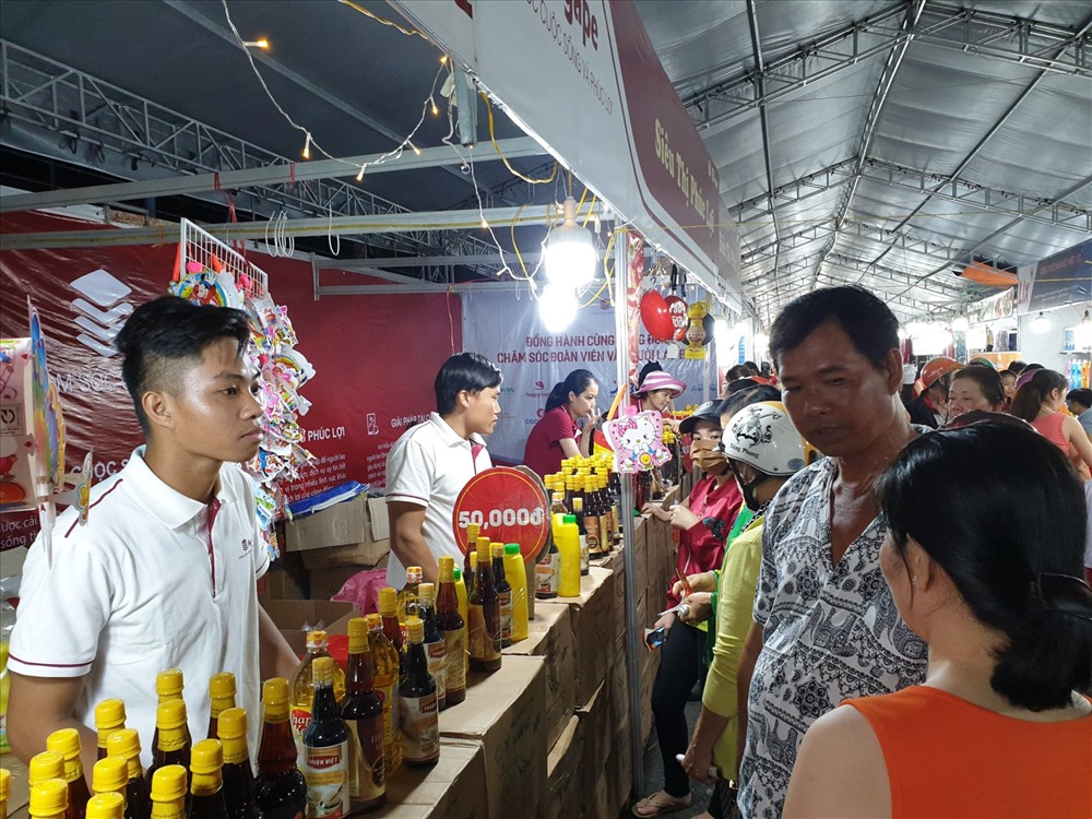 Hàng bán giảm giá từ 10 - 50%, đảm bảo chất lượng.