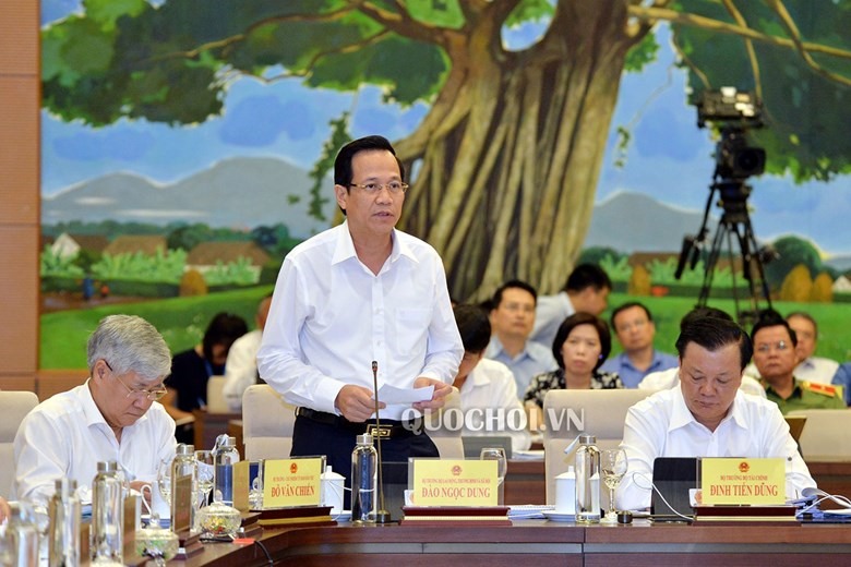 Bộ trưởng Bộ Lao động - Thương binh và Xã hội Đào Ngọc Dung trả lời câu hỏi chất vấn. Ảnh Quochoi.vn