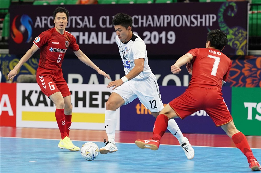 Ngoại binh Shimizu của Thái Sơn Nam không thể hiện được nhiều trước những đàn anh ở ĐT futsal Nhật Bản. Ảnh: T.D