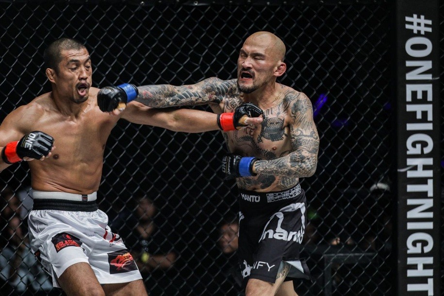 Là một striker lão luyện, dù qua thời đỉnh cao nhưng Kotetsu Boku vẫn rất nguy hiểm với những cú đấm ở cự li gần. Ảnh: One Kotetsu Boku một striker lão luyện với những cú đấm cực kì nguy hiểm ở cự li gần. Ảnh: ONE