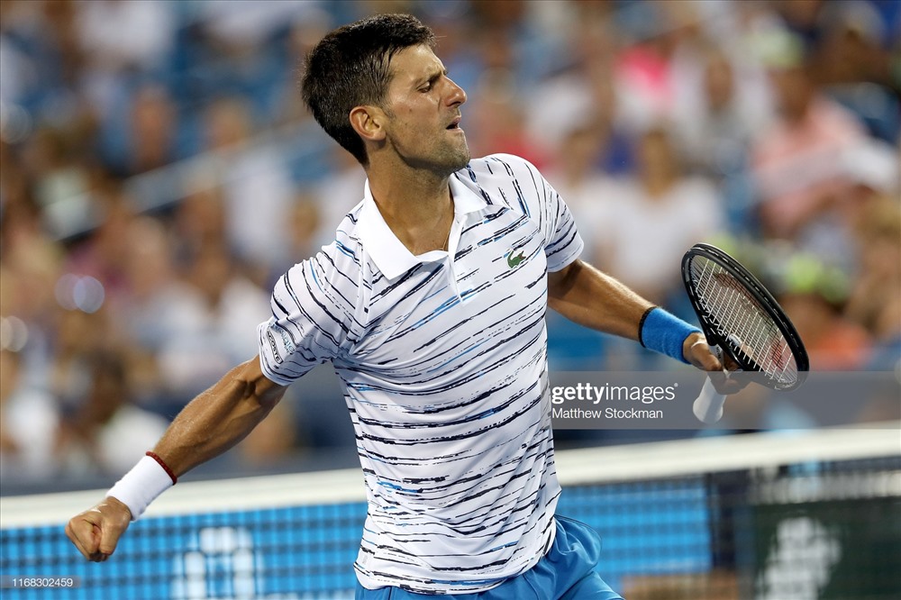Djokovic bản lĩnh ghi tên mình vào tứ kết. Ảnh: Getty.