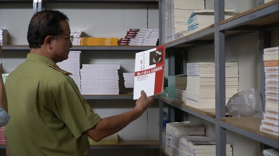 Lực lượng Quản lý thị trường phát hiện nhiều đầu sách không có nguồn gốc.