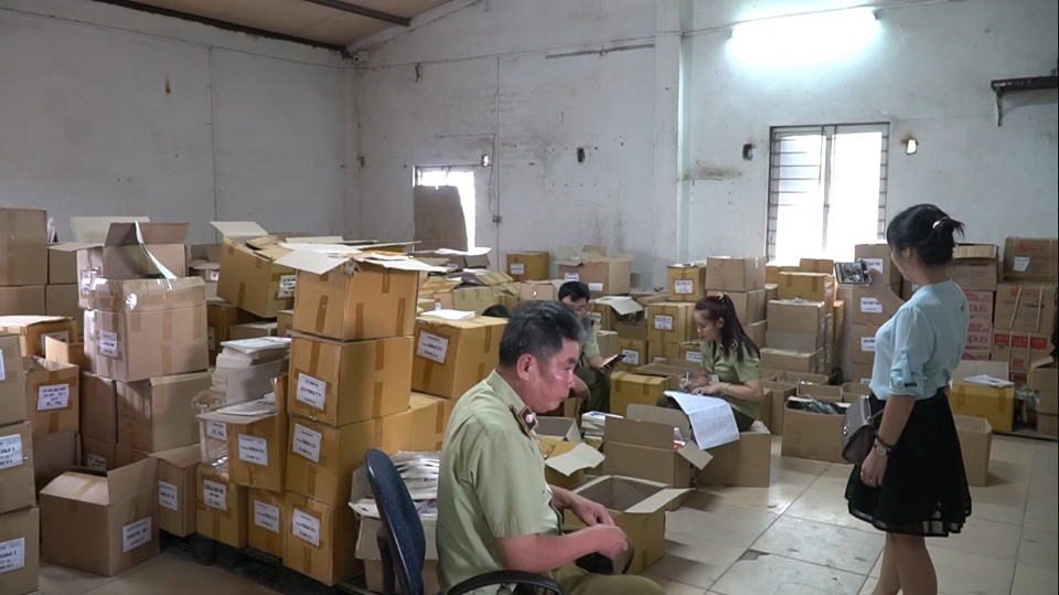 Lực lượng Quản lý thị trường phát hiện nhiều đầu sách không có nguồn gốc.