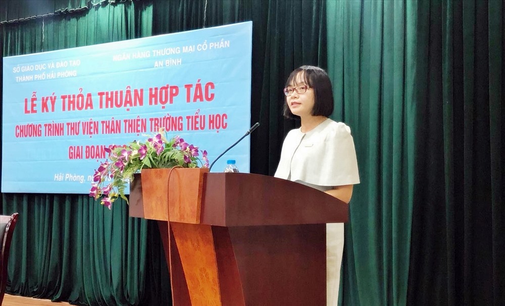 Bà Nguyễn Thị Hương – Phó Tổng Giám đốc ABBANK phát biểu tại lễ ký kết.