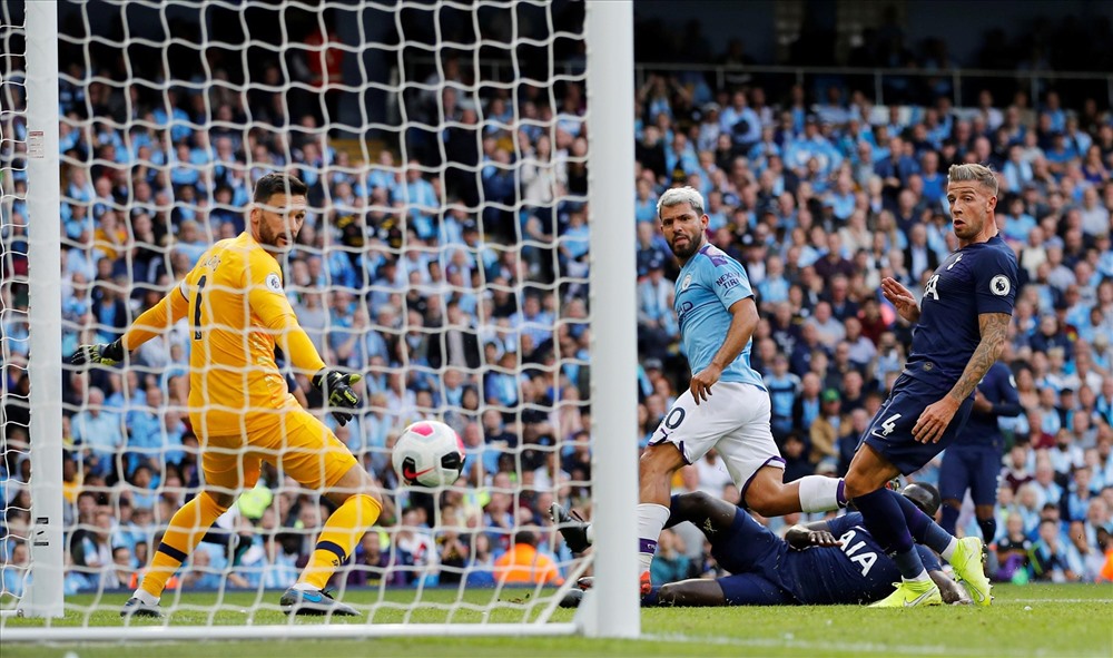 Aguero có bàn thắng đầu tiên sau 7 trận liên tiếp tịt ngòi khi đối đầu Tottenham. Ảnh: Getty.