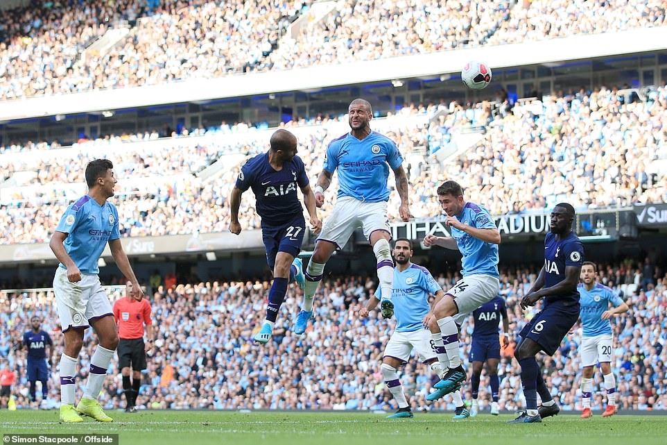 Lucas Moura (số 27) gỡ hòa 2-2 cho Tottenham chỉ sau 19 giây vào sân từ ghế dự bị. Ảnh: Offside.