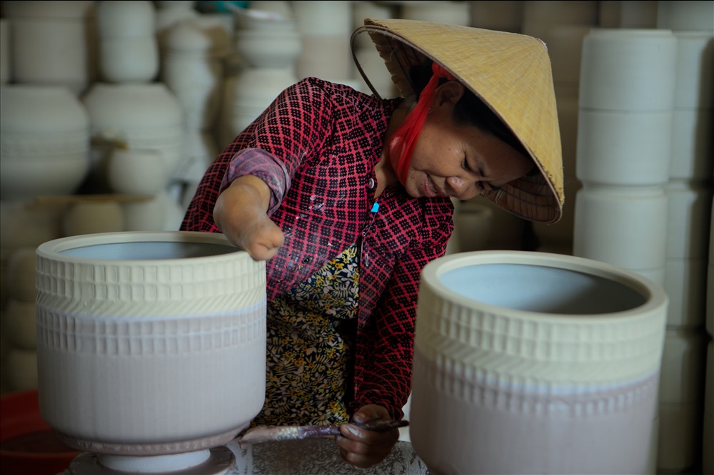 Nghề gốm đòi hỏi phải chăm chỉ và khéo tay.