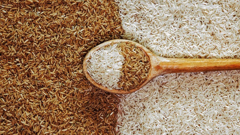 5. Gạo lứt là lựa chọn rất tốt cho giấc ngủ vì có nhiều chất xơ hơn gạo trắng. Bên cạnh đó, gạo lứt còn là loại thực phẩm hỗ trợ giảm cân hiệu quả cũng như có lợi cho hệ tiêu hóa. Ảnh: Nutritionfacts.