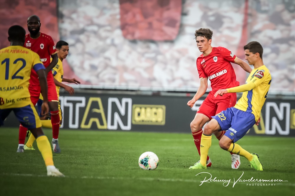 Sint-Truidense bế tắc và thua trận. Ảnh: STVV
