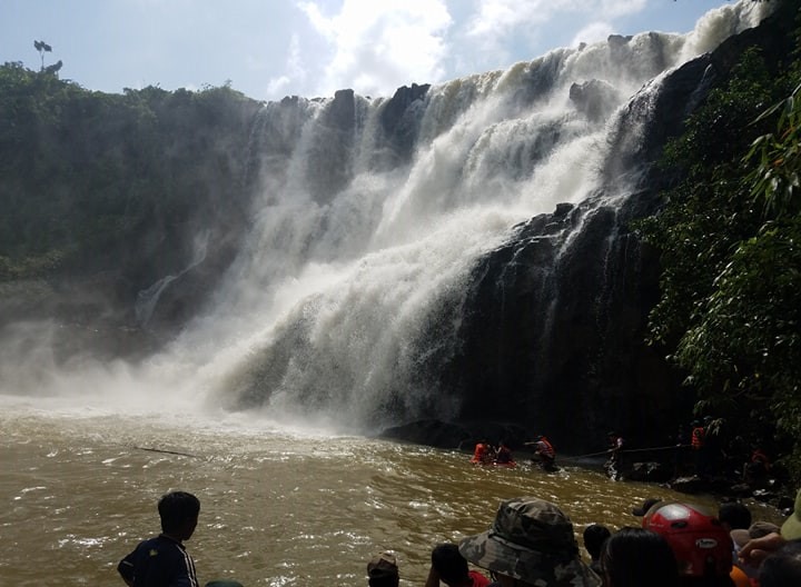 Thác Ia Găng (huyện Ia Găng, Gia Lai) là nơi có vực sâu, nhiều hóc đá. Ảnh Đ.V