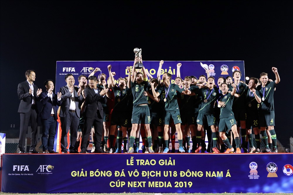 Đội khách mời U18 Australia “đòi nợ” Malaysia, đăng quang ngôi vương U18 Đông Nam Á 2019. Ảnh: Hữu Phạm