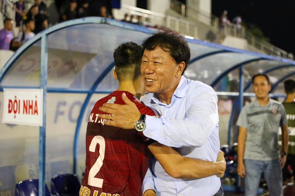 Chia tay HAGL, HLV Chung Hae-seong đang rất thành công cùng CLB TP.HCM. Ảnh: VPF