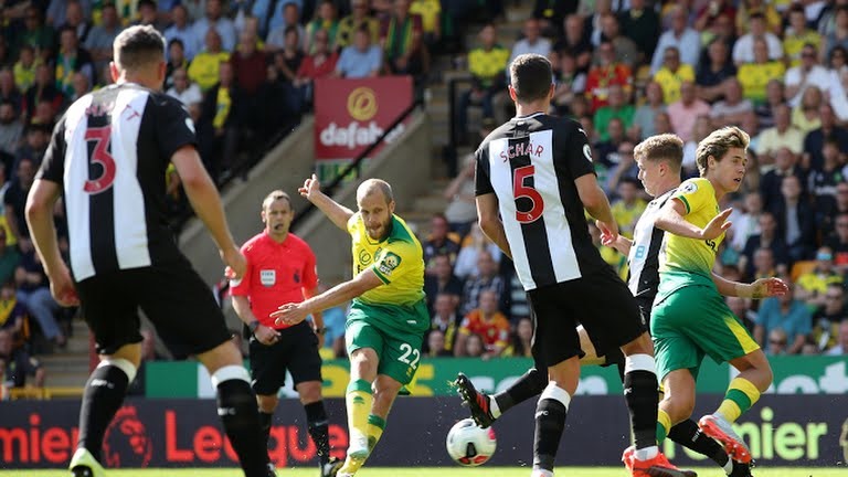 Norwich và Sheffield hưởng niềm vui. Ảnh: Reuters.