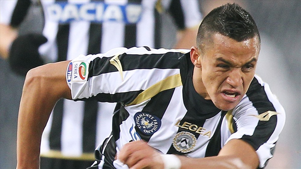 Sanchez thời còn khoác áo Udinese. Ảnh: Sky Sports.