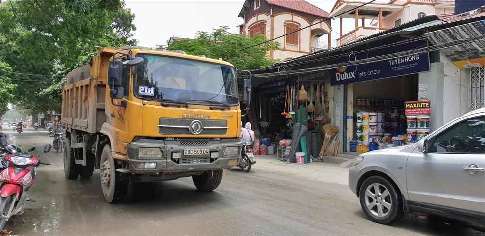 Đoạn đường 70 rất nhiều xe tải lớn chạy qua. Ảnh: TG.