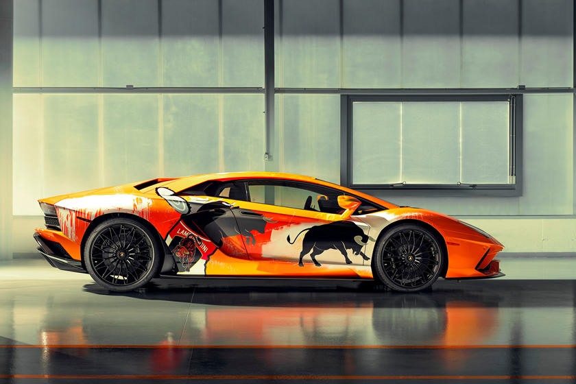 Mẫu Lamborghini Adventador S được sơn lại bởi Skyler Gray. Ảnh: Carbuzz