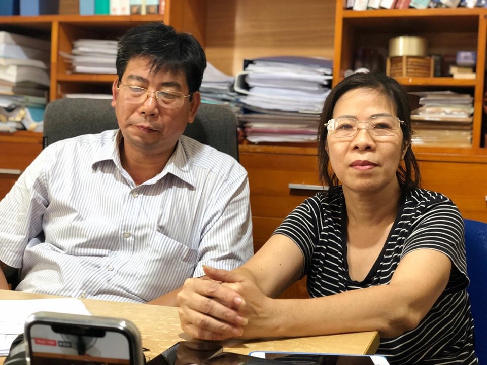 Bà Quy và luật sư của mình. Ảnh: CN