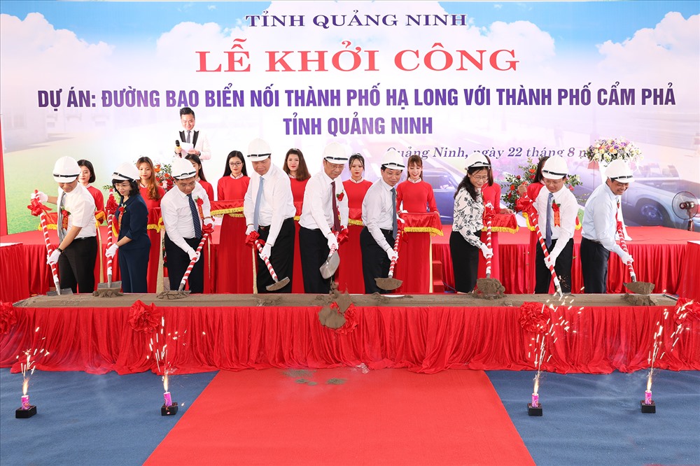 Lãnh đạo tỉnh Quảng Ninh động thổ dự án. Ảnh: BQN