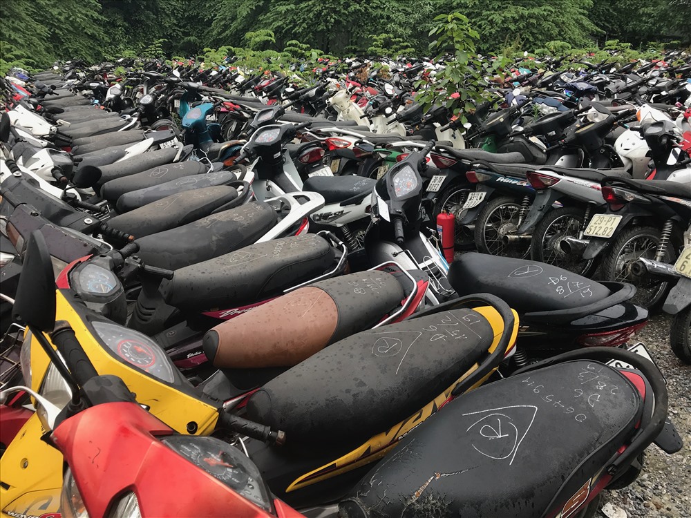 Bãi trông giữ phương tiện vi phạm luật giao thông tại Nam Trung Yên (Hà nội). Ảnh: HẢI NGUYỄN