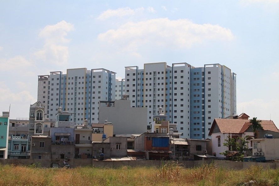 Dự án nhà ở xã hội số 35 Hồ Học Lãm bị ngưng trệ thời gian dài vì chủ đầu tư hụt hơi vốn. Ảnh: P.V