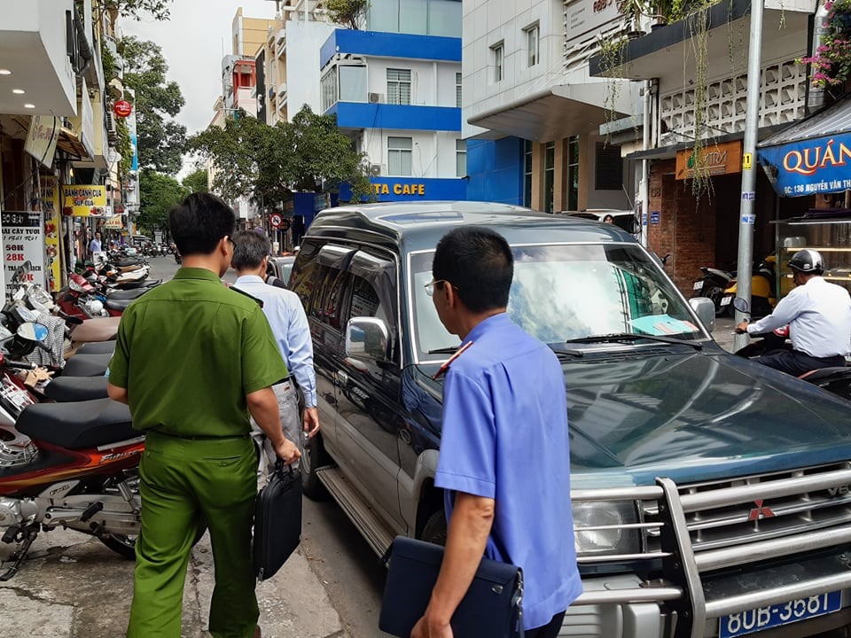 Liên quan đến sai phạm của Lê Tấn Hùng, hai giám đốc của hai công ty du lịch cũng bị bắt.