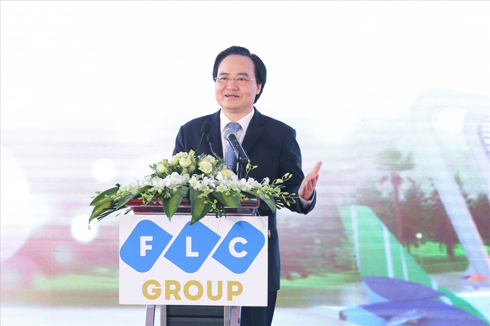 Lãnh đạo Bộ giáo dục đào tạo kỳ vọng đại học FLC sẽ là một trường đào tạo sịnh viên chất lượng cao. Ảnh: T.N.D