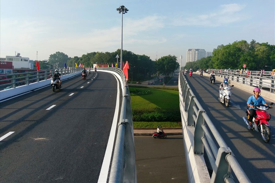 Cầu vượt chỉ có thể giảm áp lực giao thông trong thời gian ngắn. Trong ảnh là cầu vượt nút giao Nguyễn Thái Sơn - Nguyễn Kiệm (Q.Gò Vấp, TPHCM). Ảnh: MINH QUÂN