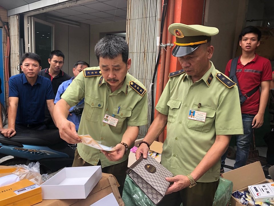 Số lượng lớn túi xách có dấu hiệu giả mạo của các thương hiệu đã được bảo hộ