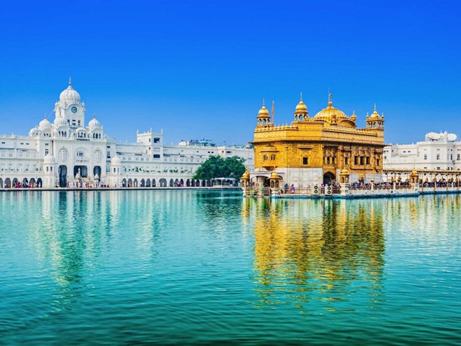 Khu Golden Palace là địa danh quan trọng của thành phố Amritsar. Đây là trung tâm tâm linh của người Sikhs và cũng là cửa ngõ đi Punjab cho các du khách đến từ Trung Á.
