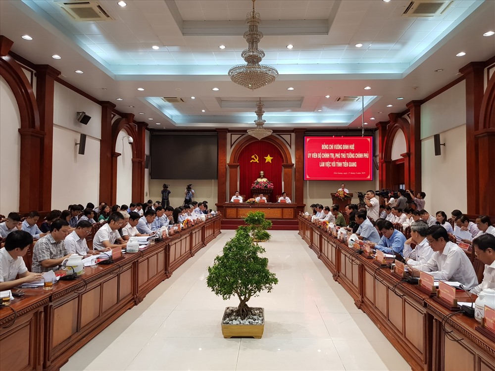 Phó Thủ tướng Vương Đình Huệ làm việc với cán bộ chủ chốt tỉnh Tiền Giang. Ảnh: K.Q