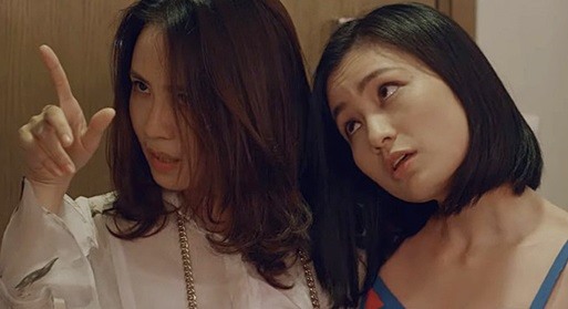 Khuê và San rủ nhau đi uống rượu. Ảnh: VTV