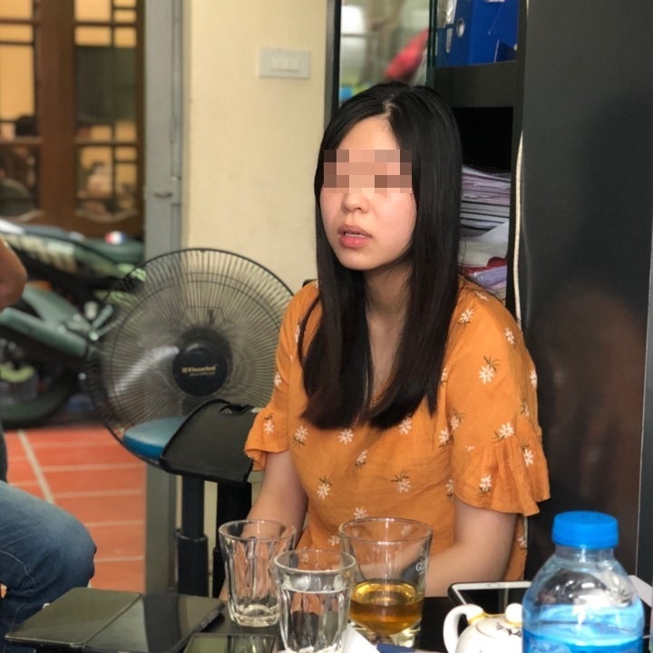 Người vợ bị bạo hành kể lại sự việc với phóng viên. Ảnh: TA