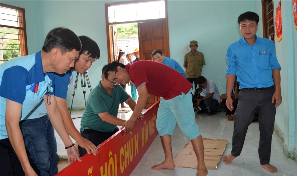 Quà tặng do lãnh đạo, nhân viên LĐLĐ “thiết kế, thi công”