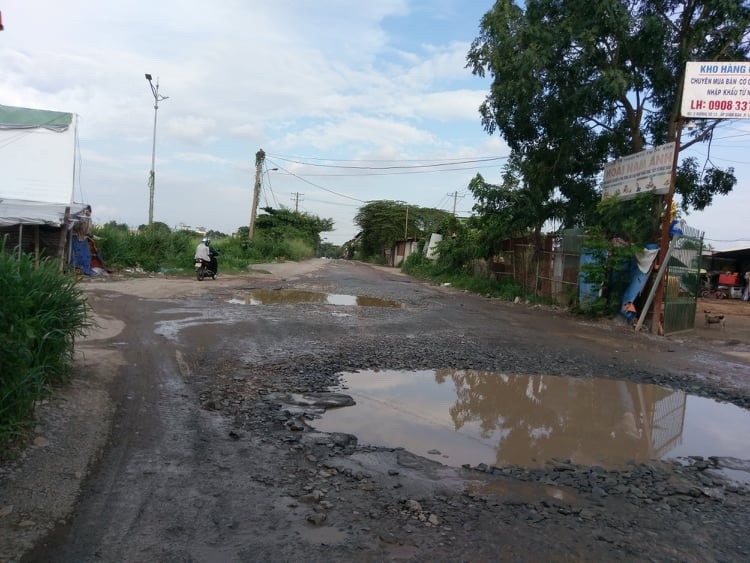 Dự kiến phải đến năm 2020 các tuyến đường quanh BXMĐ mới được sửa chữa, mở rộng. Ảnh: M.Q
