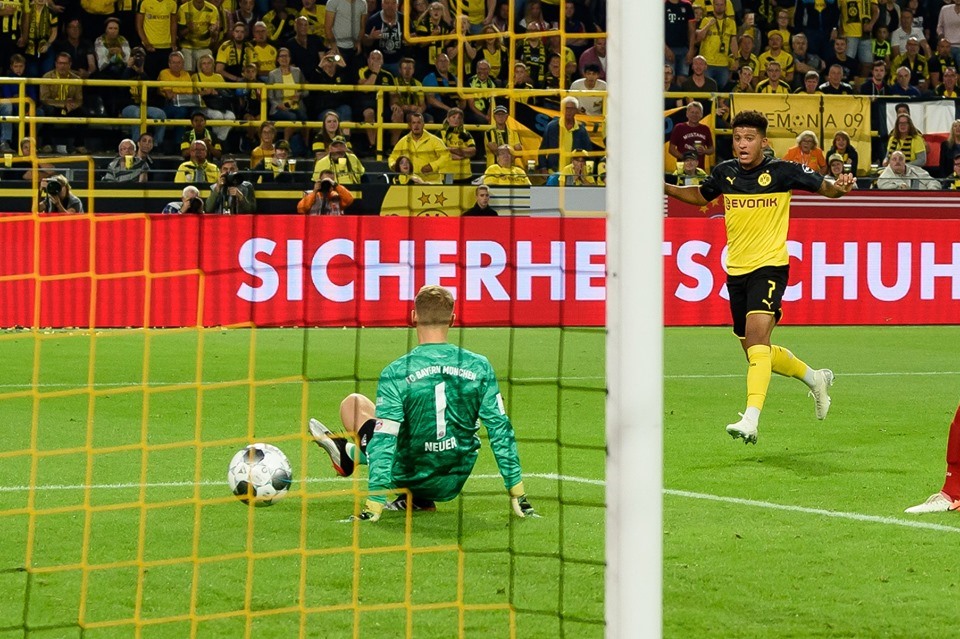 Jadon Sancho (số 7) ghi bàn ấn định tỷ số 2-0. Ảnh: UEFA