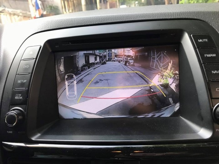 Đa phần xe hơi hiện nay đều được lắp đặt camera lùi để hỗ trợ người dùng. Ảnh: ST